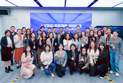 走进标杆现场，共探AI转型——凯发K8国际携手企业高管参访埃森哲智能运营中心